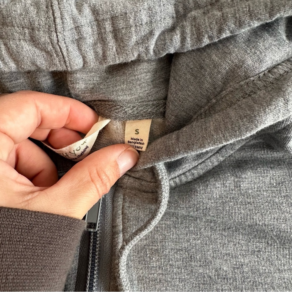 Earth Yoga Gray Zip Up Hoodie Women’s Size Small - Picture 4 of 7